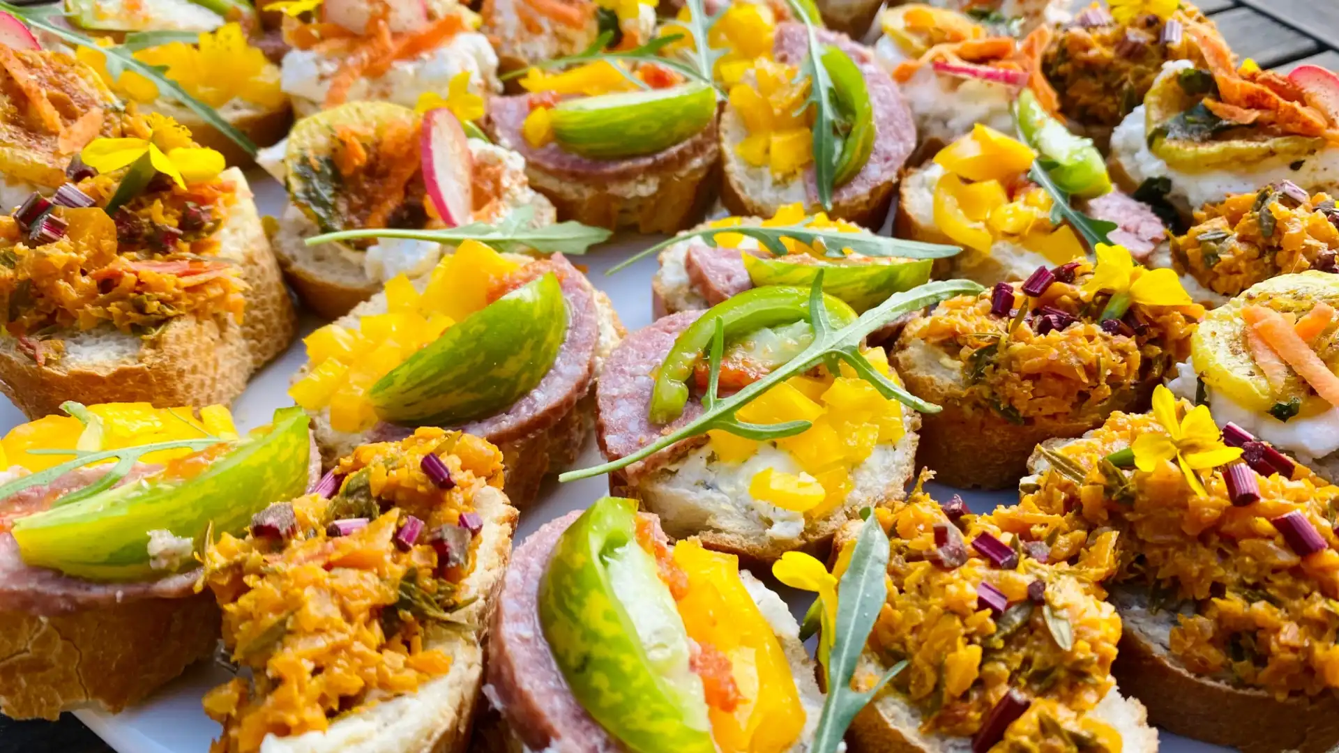Bunte Canapés und Partyhäppchen – Fingerfood Catering München